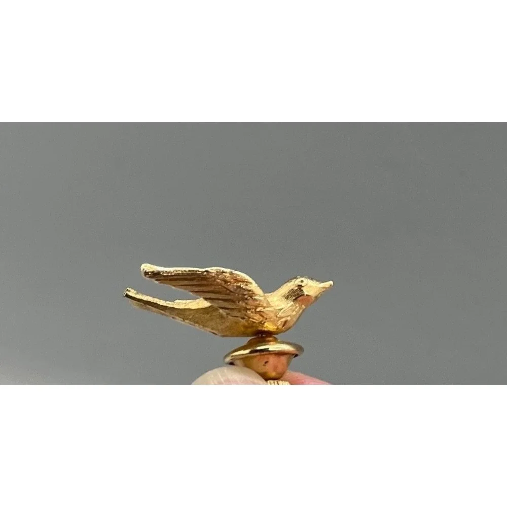 Vintage Avon Gold Tone Bird Pin Sparrow Swallow Lapel Tie Tack Textured Jewelry